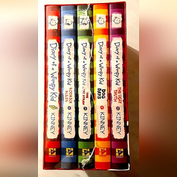NEW Diary of A Wimpy Kid 5 Book Box Set Children's Boys Girls Elementary Kids - Picture 3 of 5